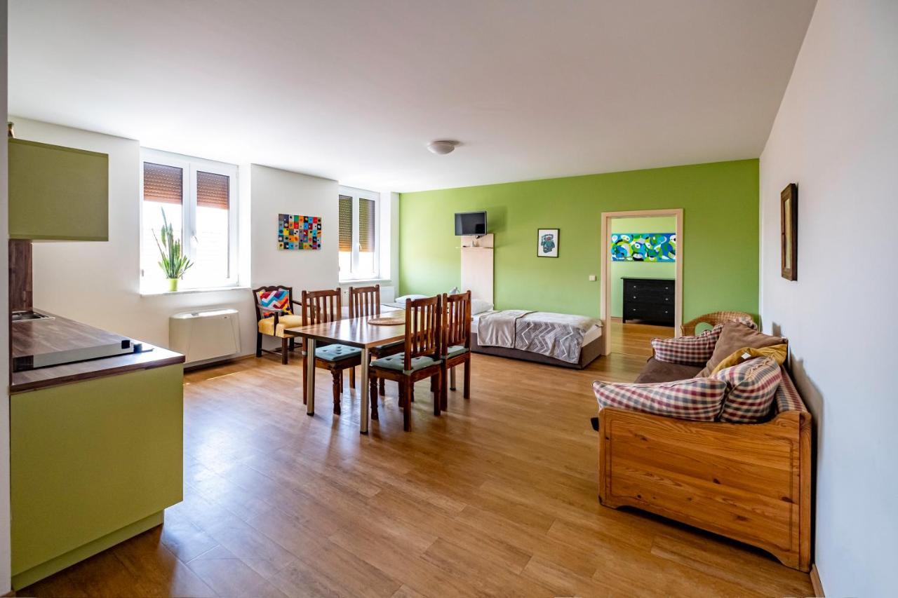 Apartmany Gulliver Mikulov Bagian luar foto