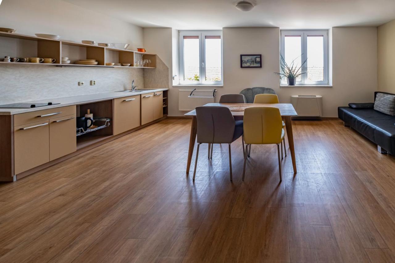 Apartmany Gulliver Mikulov Bagian luar foto