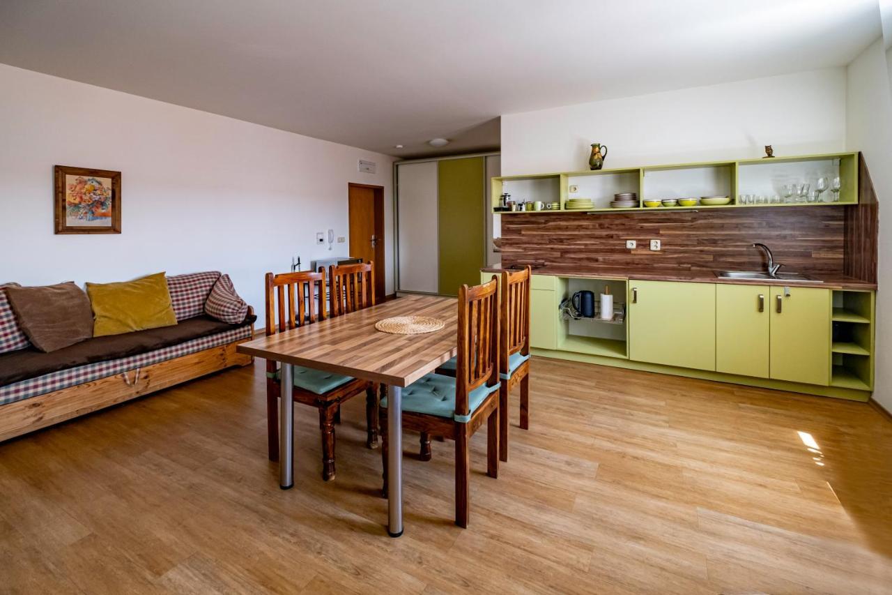 Apartmany Gulliver Mikulov Bagian luar foto