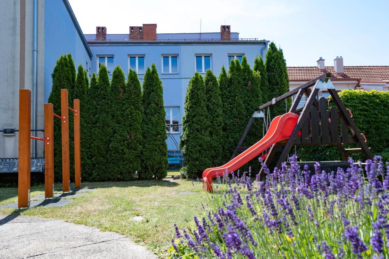 Apartmany Gulliver Mikulov Bagian luar foto