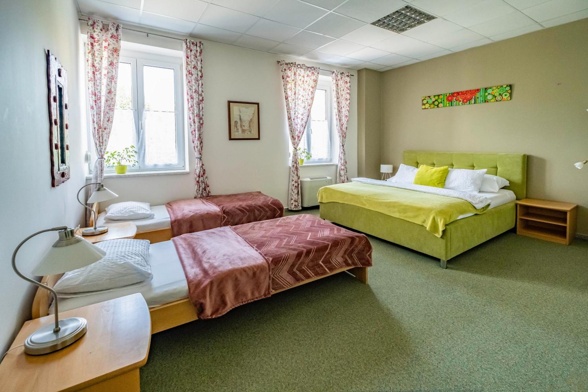 Apartmany Gulliver Mikulov Bagian luar foto