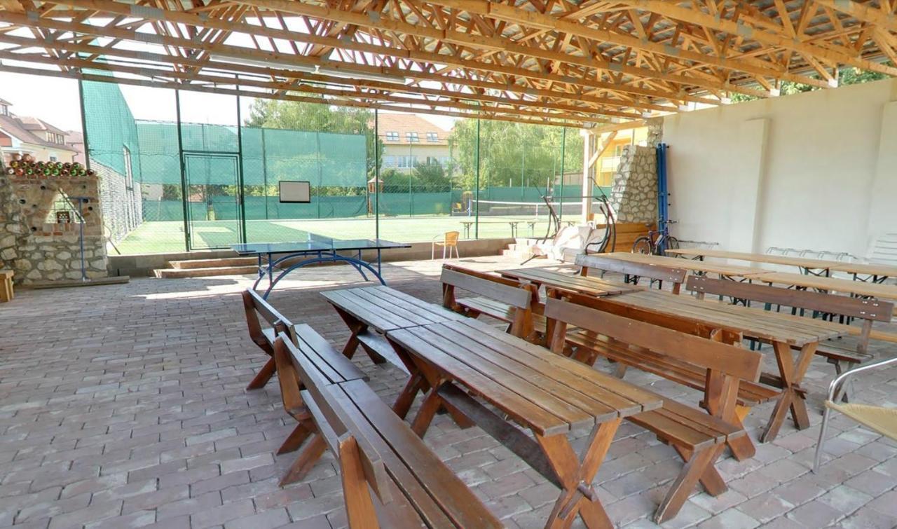 Apartmany Gulliver Mikulov Bagian luar foto
